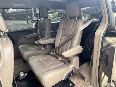2012 Chrysler Town and Country Touring-L