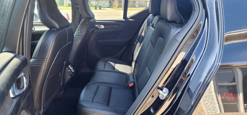 2022 Volvo XC40 T5 Momentum