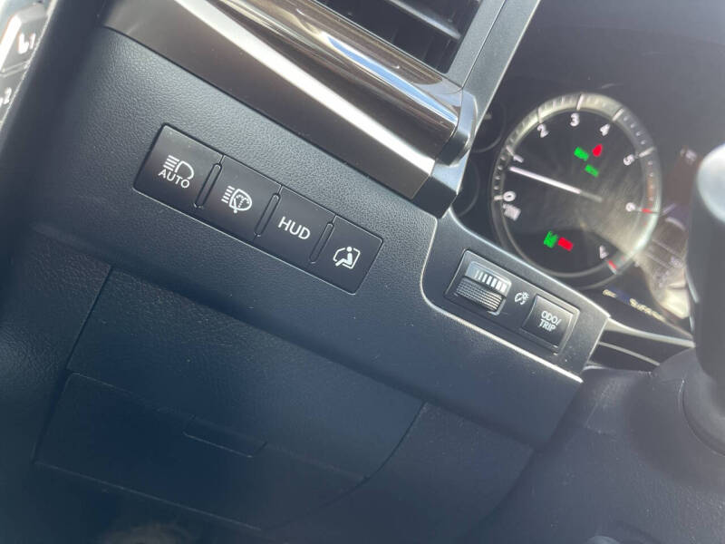 2018 Lexus LX 570 Three-Row