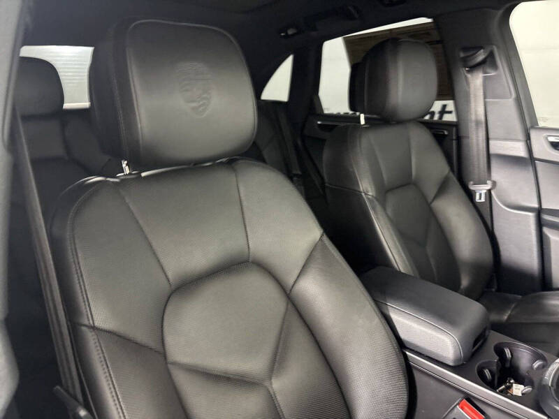 2022 Porsche Macan