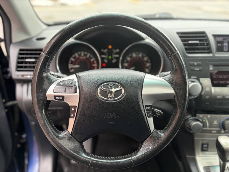 2011 Toyota Highlander SE