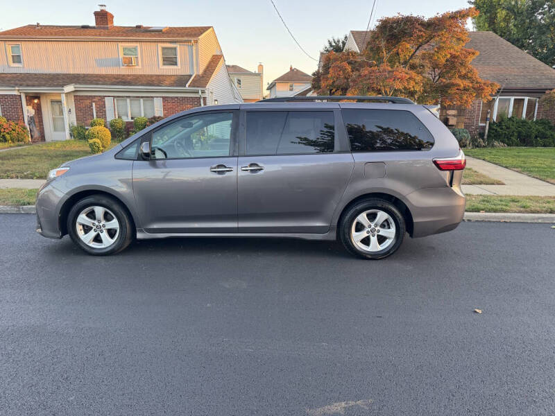 2019 Toyota Sienna LE 8-Passenger