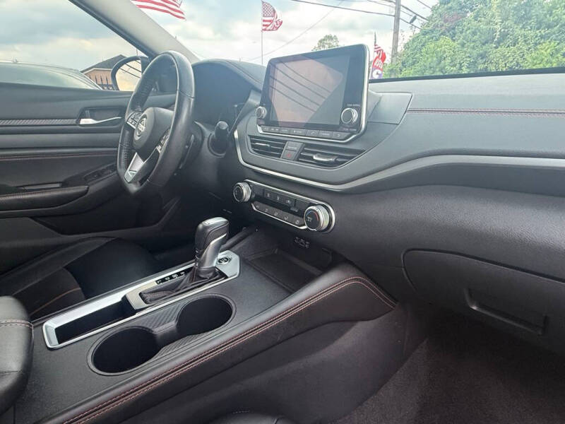 2022 Nissan Altima 2.5 SR