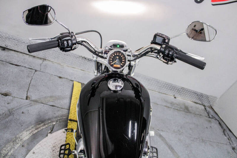 2015 Harley-Davidson Sportster 1200 Custom