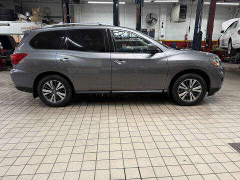 2017 Nissan Pathfinder SV