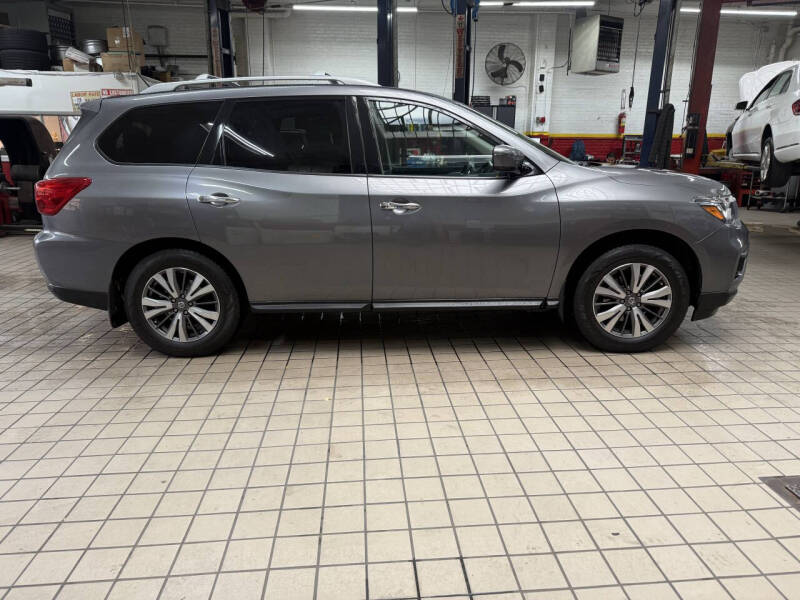 2017 Nissan Pathfinder SV