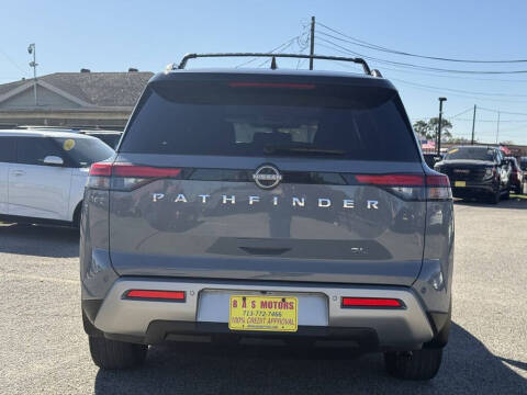 2022 Nissan Pathfinder SL