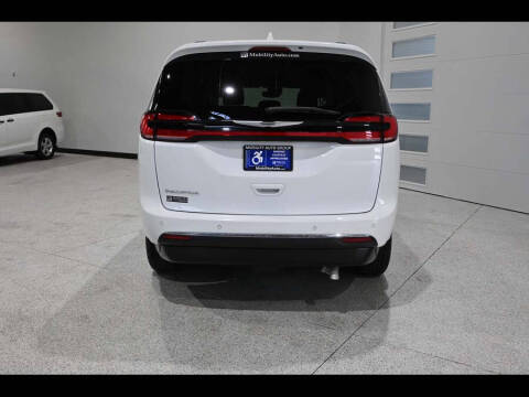 2022 Chrysler Pacifica Touring L