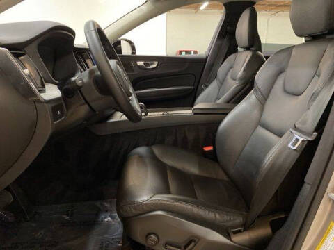 2025 Volvo XC60 B5 Plus Dark Theme
