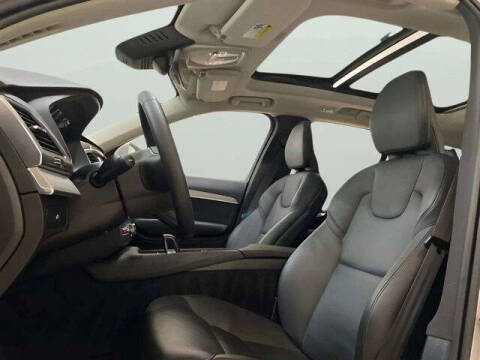 2025 Volvo XC90 B5 Core Bright Theme