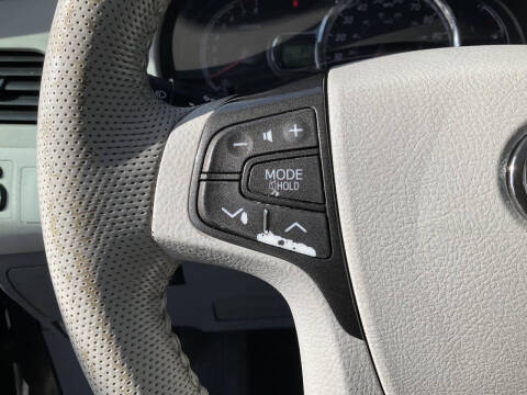 2014 Toyota Sienna SE 8-Passenger
