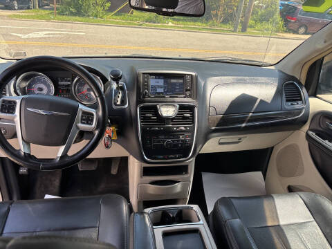 2012 Chrysler Town and Country Touring