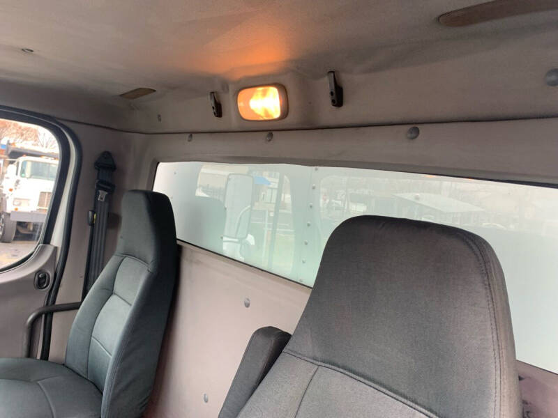 2012 Freightliner M2 106