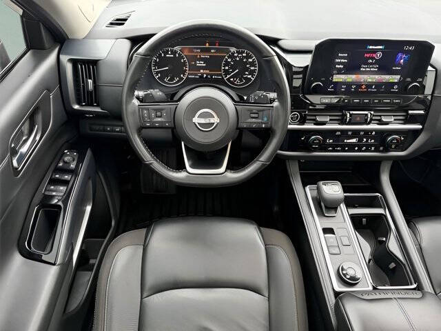 2023 Nissan Pathfinder SL
