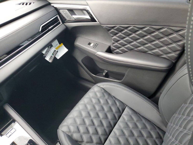 2025 Mitsubishi Outlander Plug-in Hybrid SEL - Photo 10