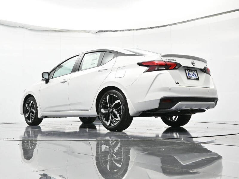 2025 Nissan Versa SR