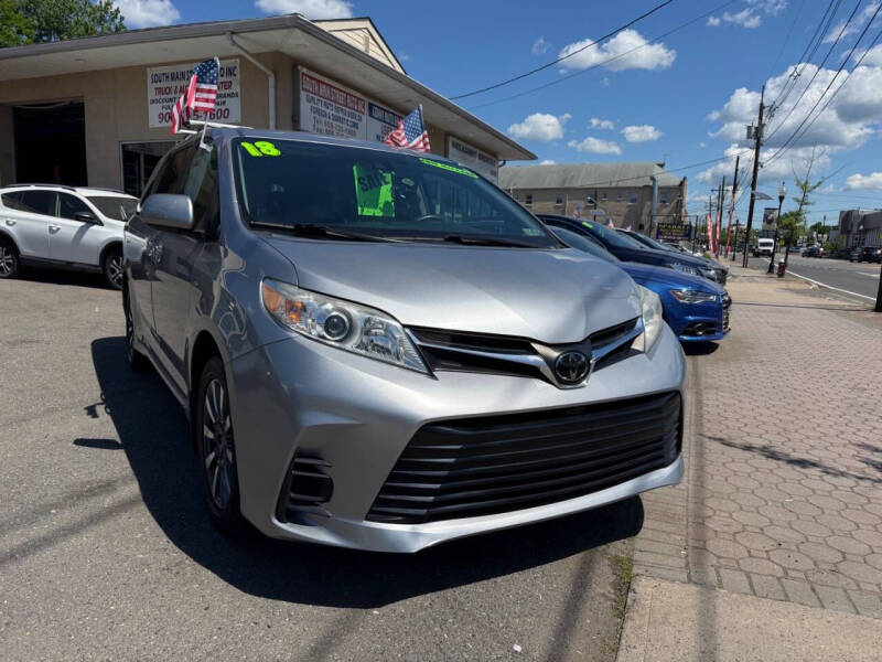 2018 Toyota Sienna LE 7-Passenger