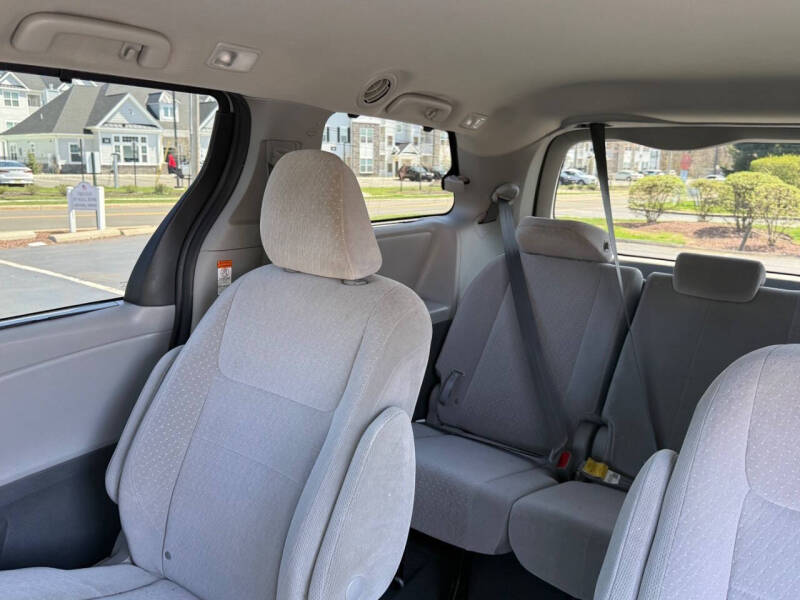 2020 Toyota Sienna LE 7-Passenger