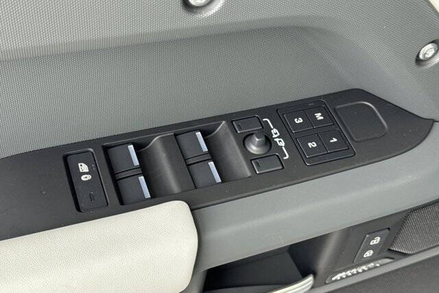 2026 Land Rover Defender 110 P400 X-Dynamic SE