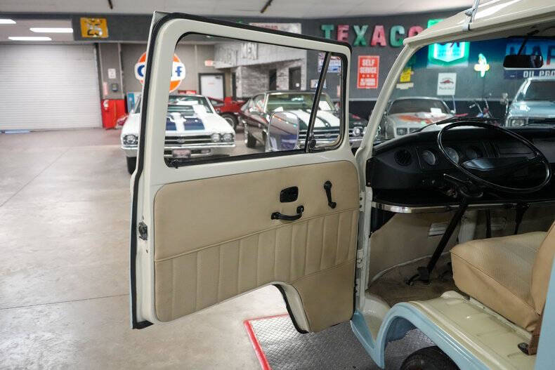 1976 Volkswagen Type 2 Westfalia Camper Bus