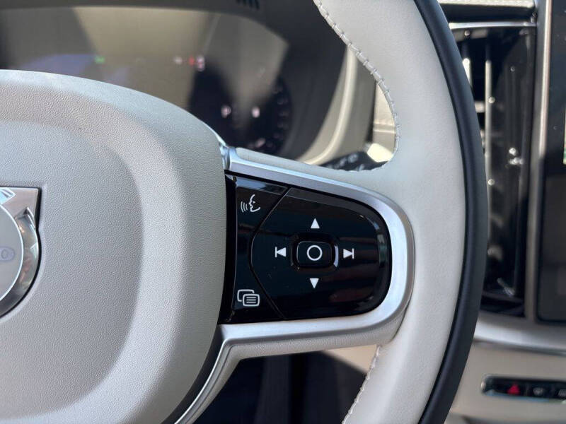 2026 Volvo XC60 B5 Ultra