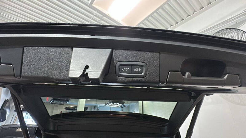 2024 Volvo XC60 B5 Core Dark Theme