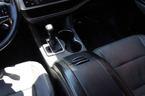 2017 Toyota Highlander LE