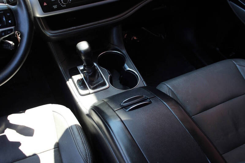 2017 Toyota Highlander LE