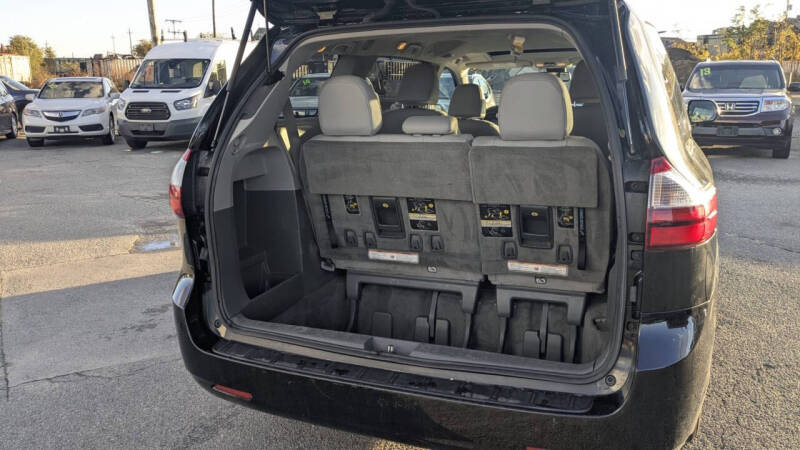 2018 Toyota Sienna XLE 7-Passenger