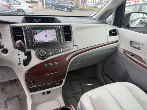 2014 Toyota Sienna Limited 7-Passenger