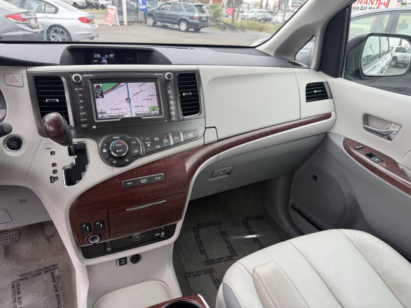 2014 Toyota Sienna Limited 7-Passenger