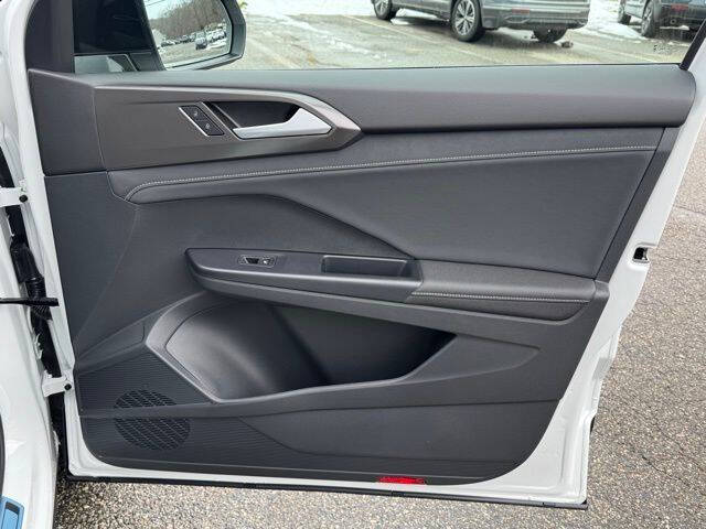 2026 Volkswagen Taos SE Black 4Motion