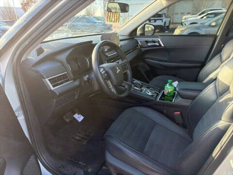 2024 Mitsubishi Outlander SE