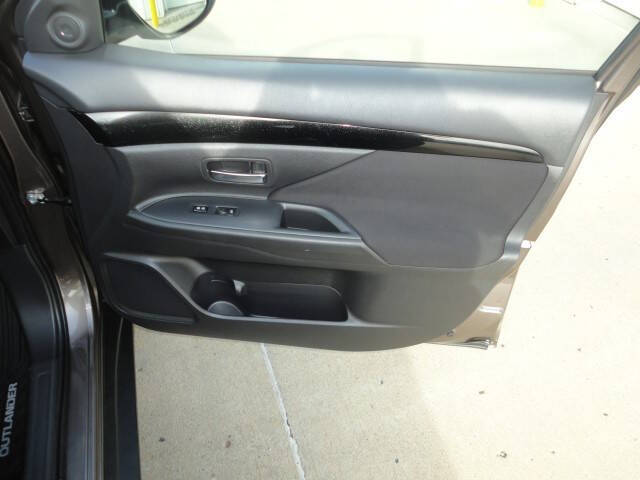 2019 Mitsubishi Outlander ES