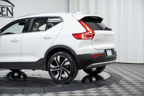 2025 Volvo XC40 B5 Plus Bright Theme