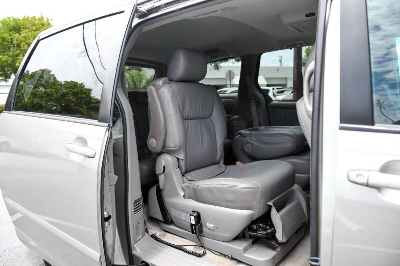 2010 Toyota Sienna XLE Limited