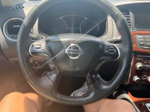 2017 Nissan Pathfinder SV