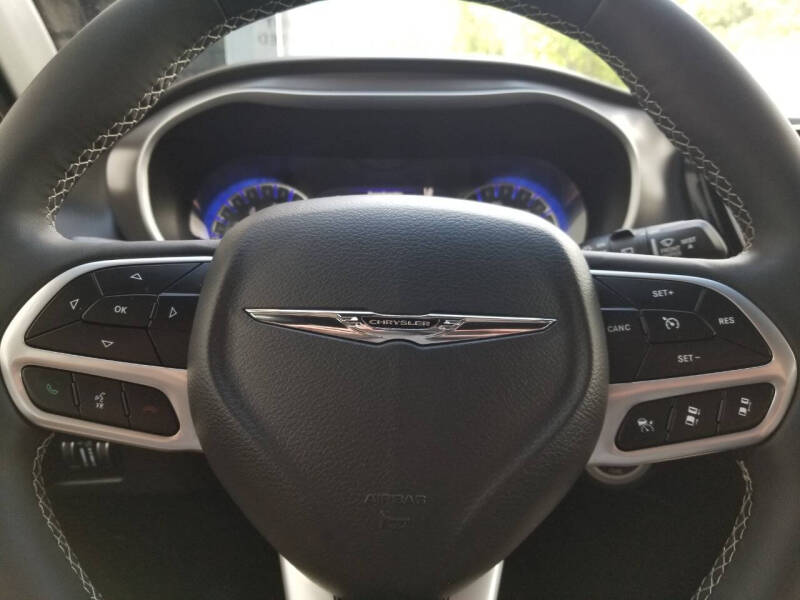 2025 Chrysler Voyager LX