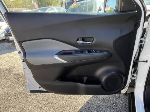 2024 Nissan Kicks SR