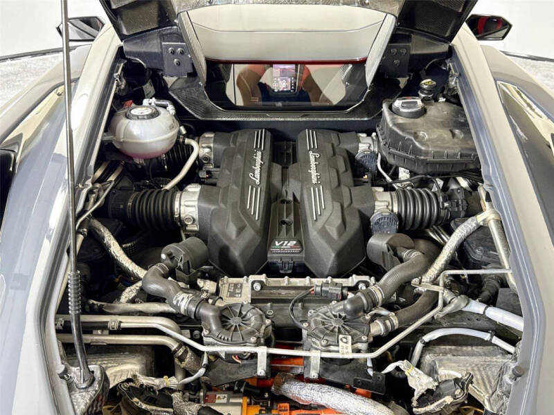 2024 Lamborghini Revuelto