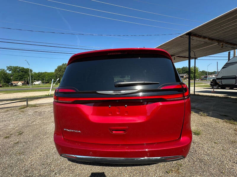 2025 Chrysler Pacifica Select