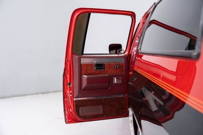 1987 Chevrolet Suburban R10