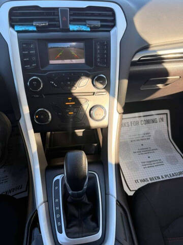 2016 Ford Fusion SE