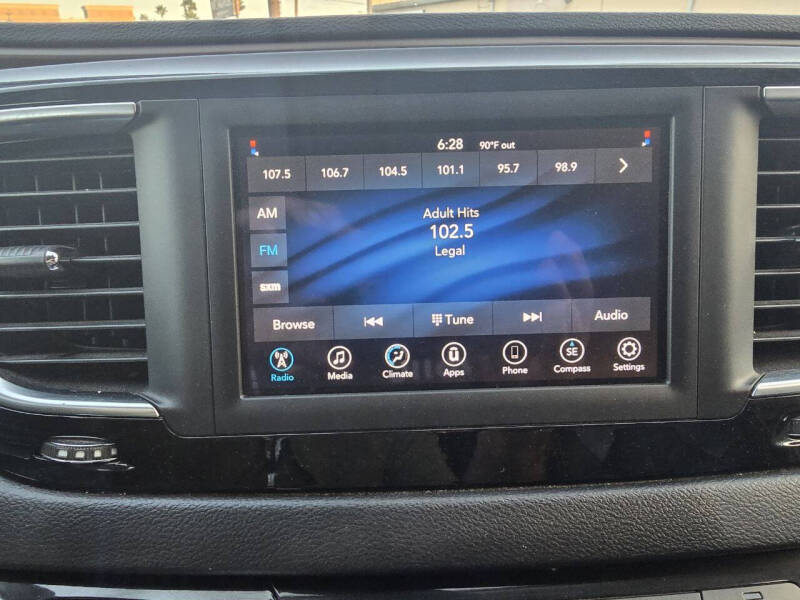 2020 Chrysler Voyager LXi