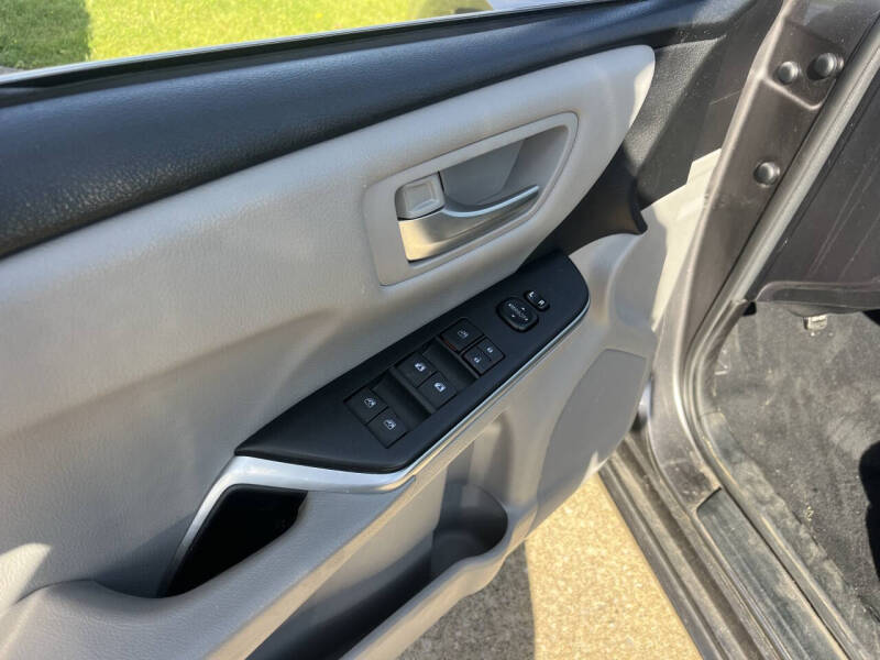 2017 Toyota Camry SE