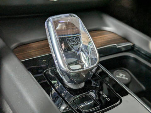 2023 Volvo XC60 B5 Ultimate Bright Theme