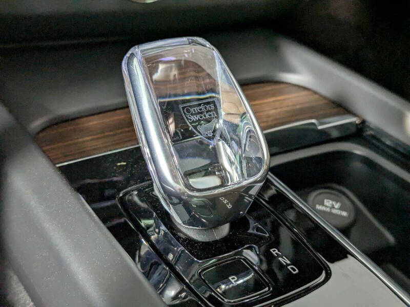 2023 Volvo XC60 B5 Ultimate Bright Theme