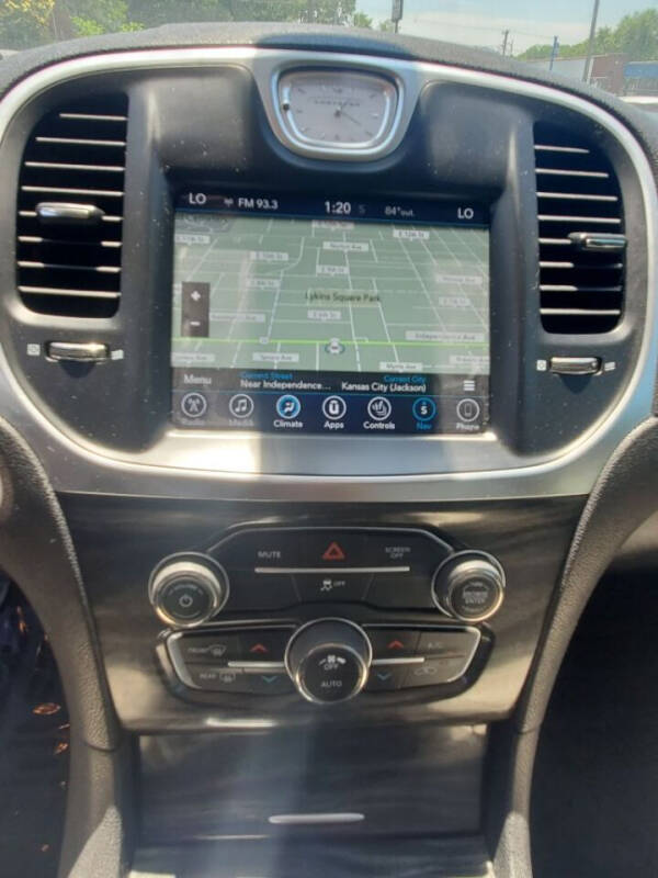 2017 Chrysler 300 Limited