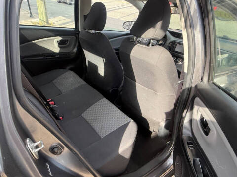 2017 Toyota Yaris 5-Door LE