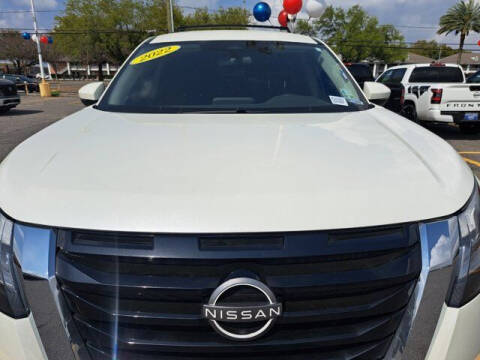 2022 Nissan Pathfinder SV